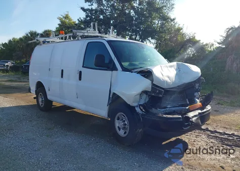 2019 Chevrolet Express 2500 Work Van z USA, uszkodzony, nr VIN 1GCWGAFP6K1349578